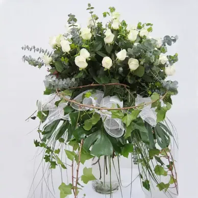 Gerro impresionant roses blanques