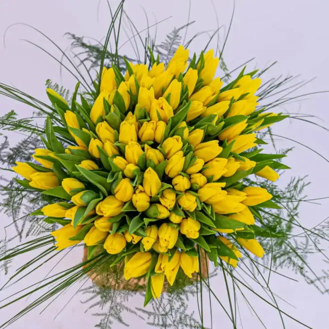 Compra Ram de 101 Tulipans en Base de Vidre a Barcelona | Flors