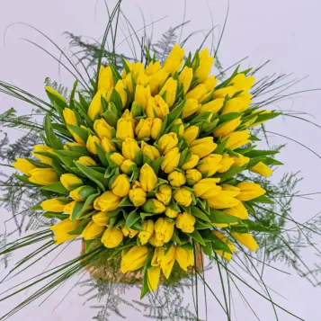 Comprar Ramo de 101 Tulipanes en Base de Cristal en Barcelona | Flores