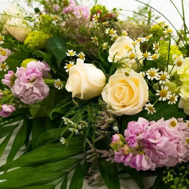 Comprar Ramo Funerario Aire Romántico en Barcelona | Flores para Funeral