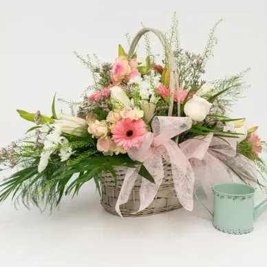Comprar Cesta Romántica en Barcelona | Centros de Flores