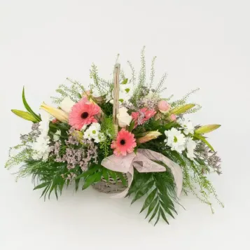 Comprar Cesta Romántica en Barcelona | Centros de Flores