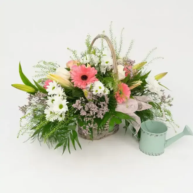 Comprar Cesta Romántica en Barcelona | Centros de Flores