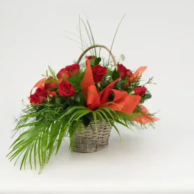 Compra Cistella de Roses a Barcelona 1 Centres de Flor