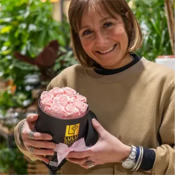Comprar Caja de Rosas Preservadas LULU Rose en Barcelona | Flores Artificiales o Liofilizadas