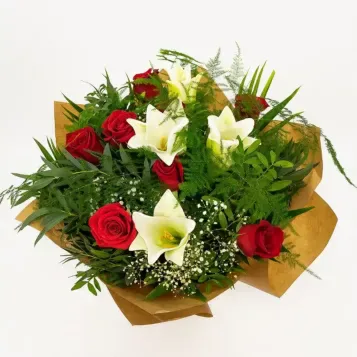 Comprar Ramo de Longuiflorum y Rosas Rojas en Barcelona | Ramos de Flores