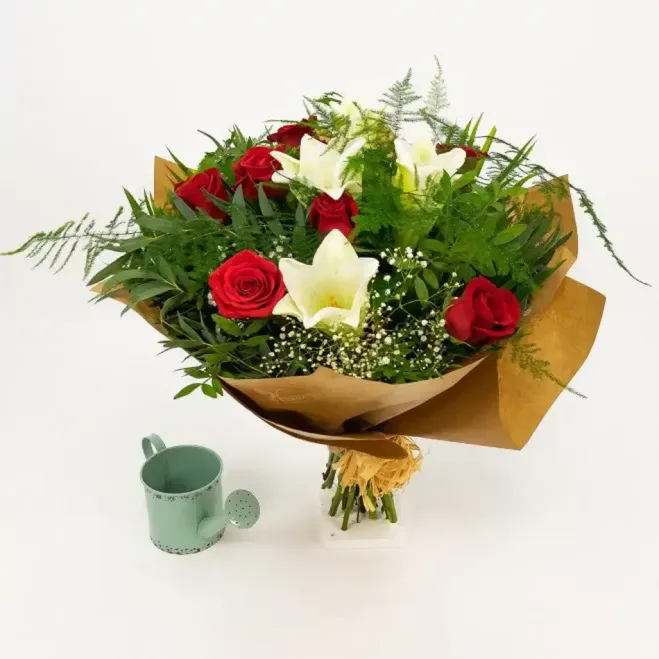 Comprar Ramo de Longuiflorum y Rosas Rojas en Barcelona | Ramos de Flores