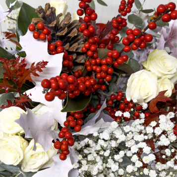 Ramo navideño pequeño | Flores blancas y rojas