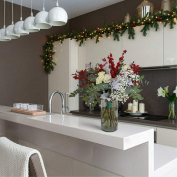 Ramo navideño pequeño | Flores blancas y rojas