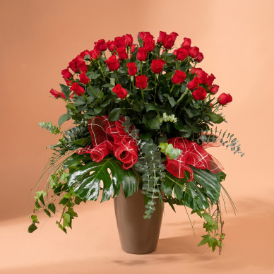 Compra Preciosa Composició de 80 Roses Vermelles a Barcelona | Centres de Flors