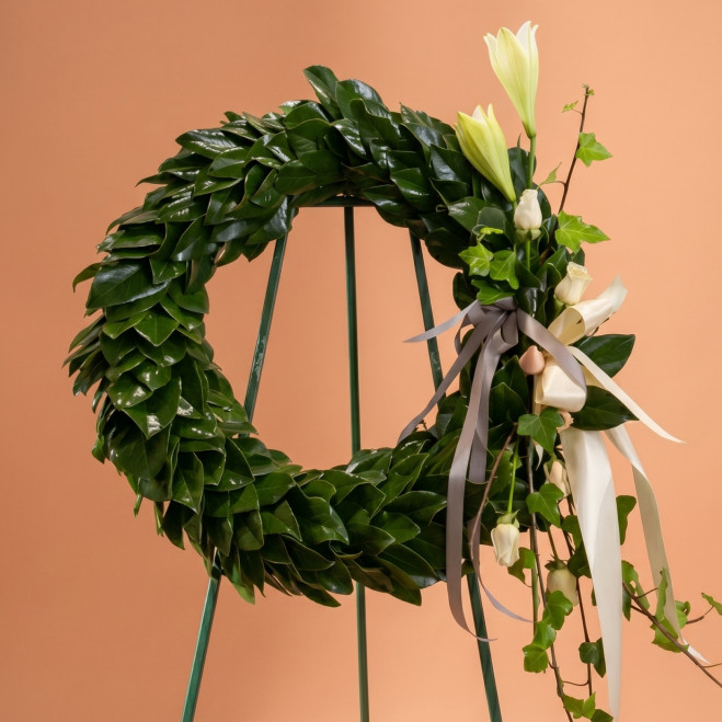 Comprar Corona de magnolia con detalle de flor en Barcelona | Coronas