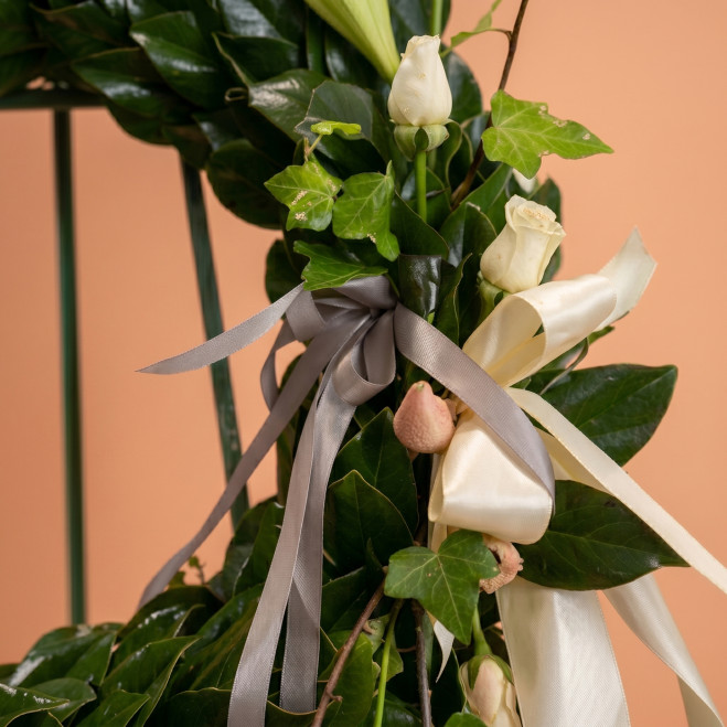 Comprar Corona de magnolia con detalle de flor en Barcelona | Coronas
