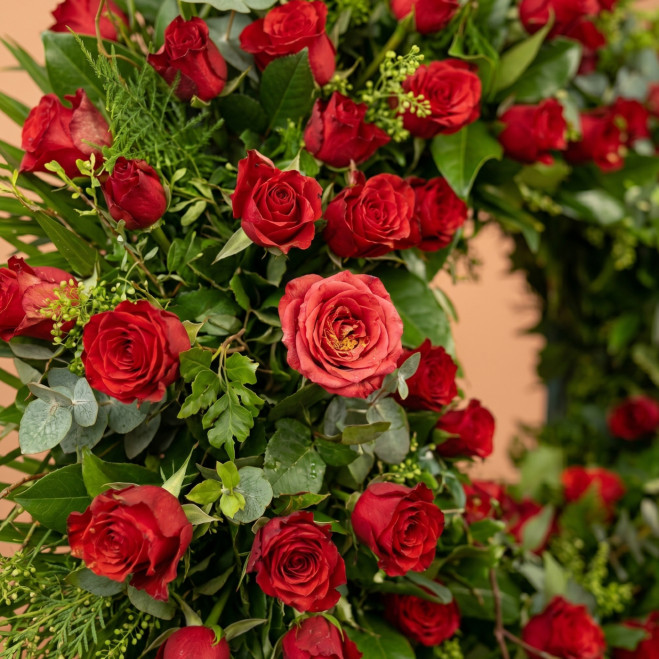 Compra Corona de Rosas en Barcelona | Flores para Difuntos