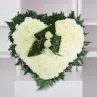 Creus de flors, cors i plafons per a difunts